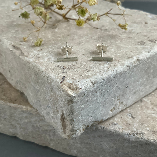 INDIAN SUMMER BAR STUD EARRINGS