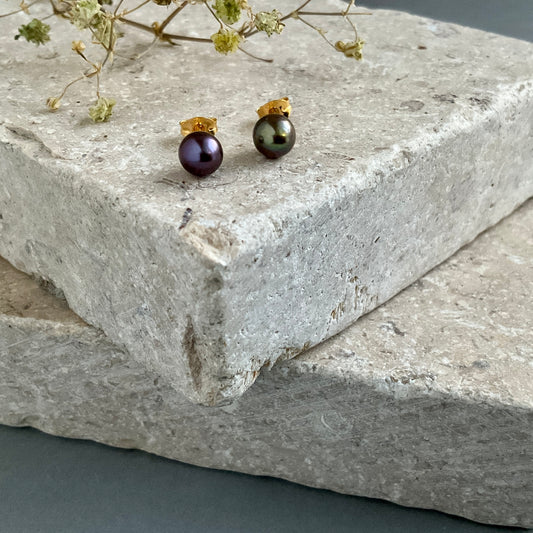 INDIAN SUMMER GOLD PEACOCK PEARL STUDS