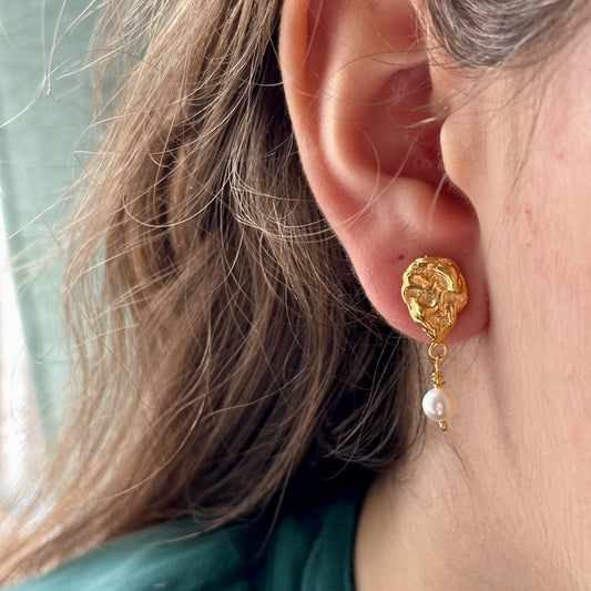 PLETHORA SMALL PEARL DROP EARRINGS