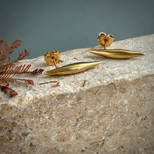 AFIOK SMALL GOLD QUILL EARRINGS