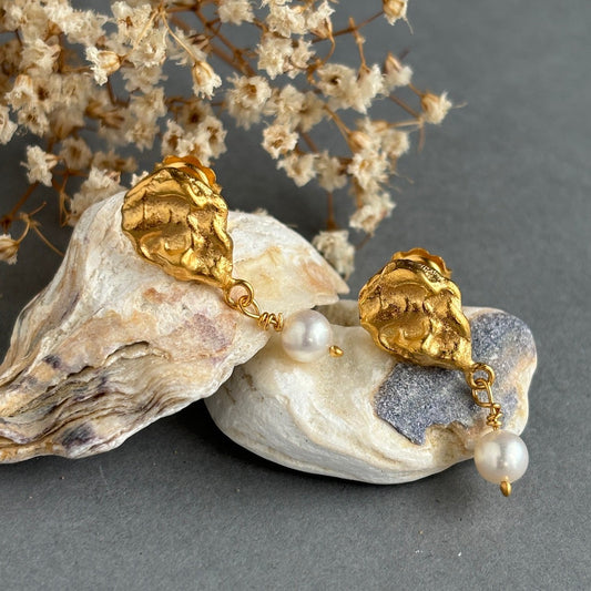 PLETHORA SMALL PEARL DROP EARRINGS
