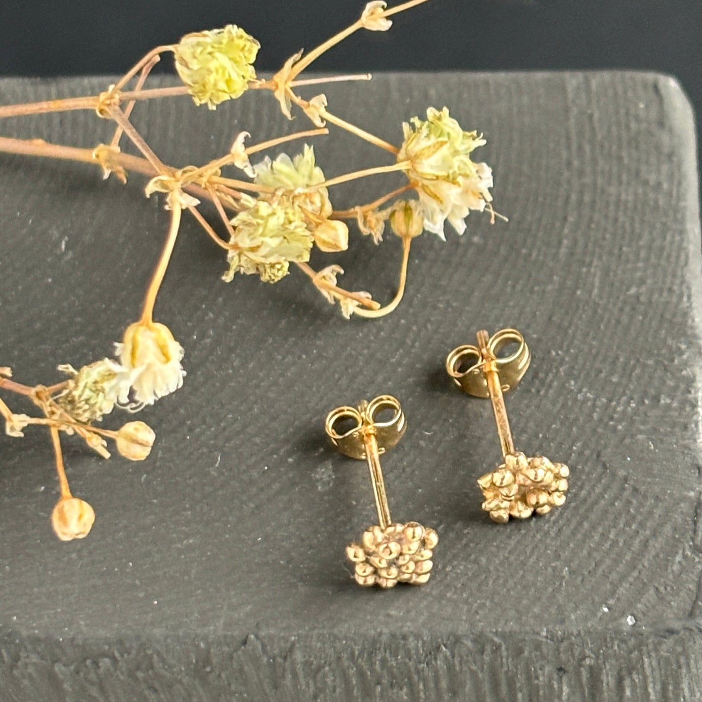 PLETHORA LARGE 9CT GOLD STUD EARRINGS