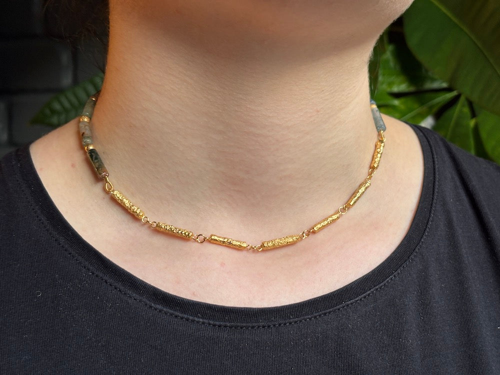 PLETHORA TIRONA NECKLACE - MOSS AGATE