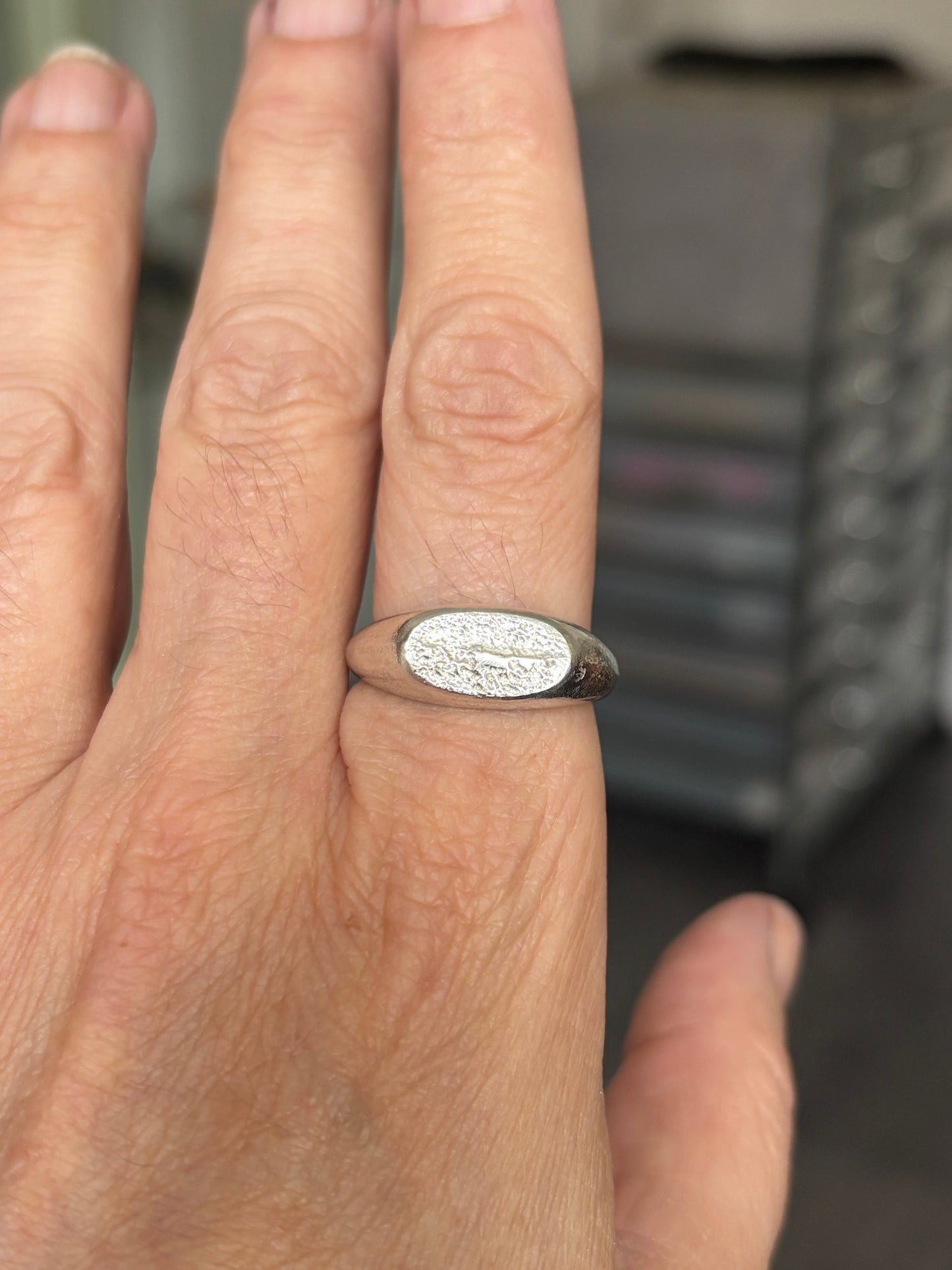 PLETHORA NARROW SIGNET RING