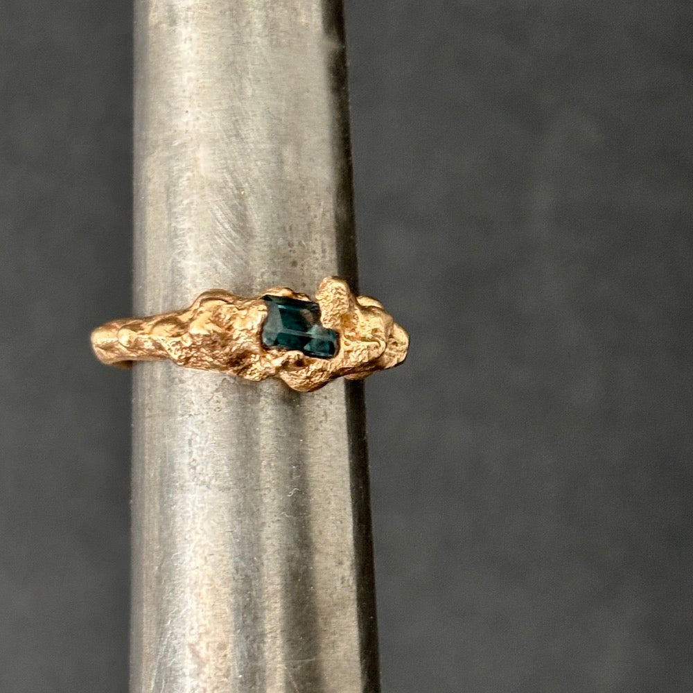 PLETHORA SEA ENCRUSTATIONS GOLD RING - LONDON BLUE TOPAZ