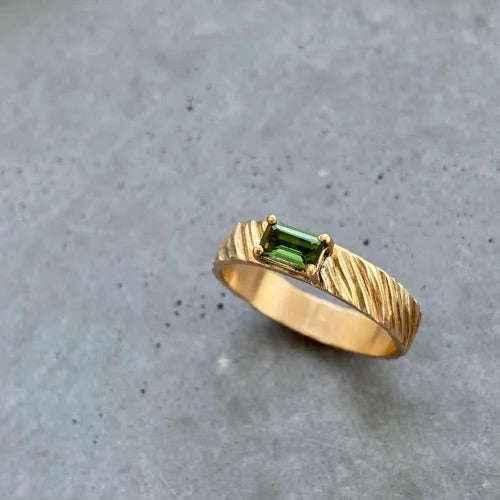 PLETHORA TEXTURED 9KT GOLD RING - TOURMALINE