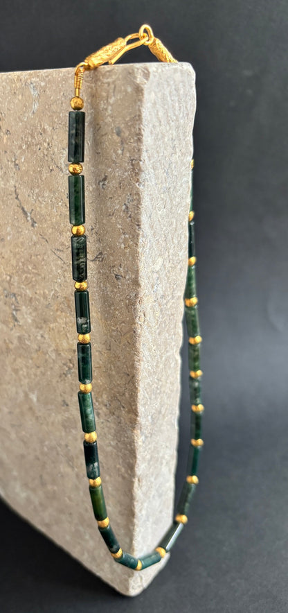 PLETHORA TIRONA NECKLACE - GREEN MOSS AGATE