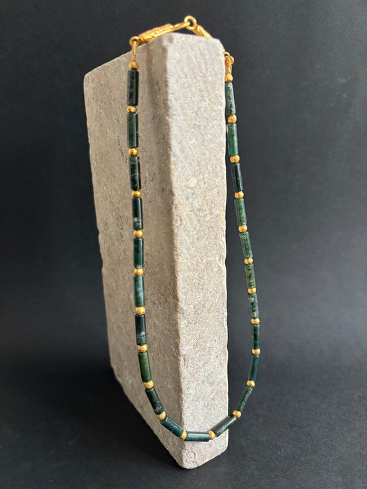 PLETHORA TIRONA NECKLACE - GREEN MOSS AGATE