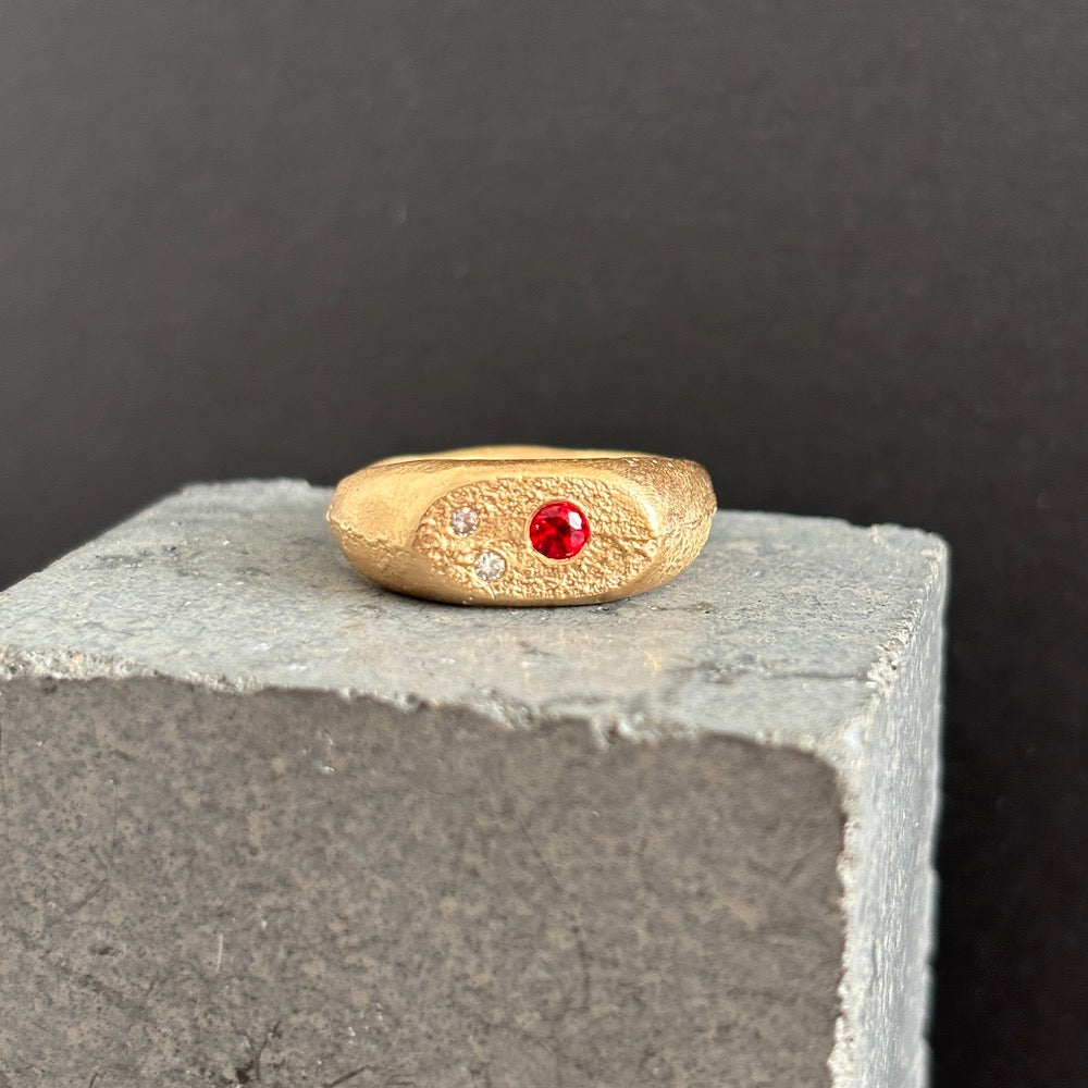 PLETHORA NARROW GOLD SIGNET RING