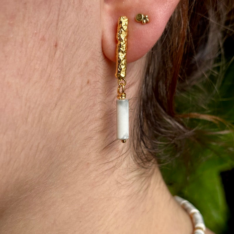 PLETHORA TIRONA DROP EARRINGS - HOWLITE