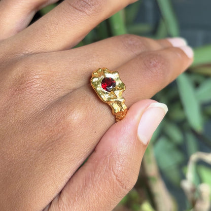 PLETHORA GOLD RING - GARNET