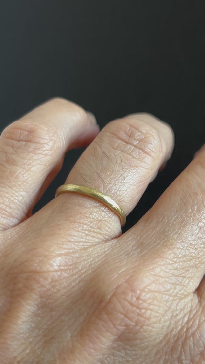 INDIAN SUMMER 2MM BAND 14CT YELLOW GOLD