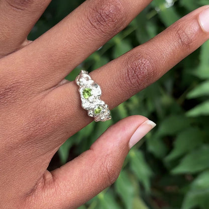 PLETHORA ENCRUSTED SILVER RING - PERIDOT