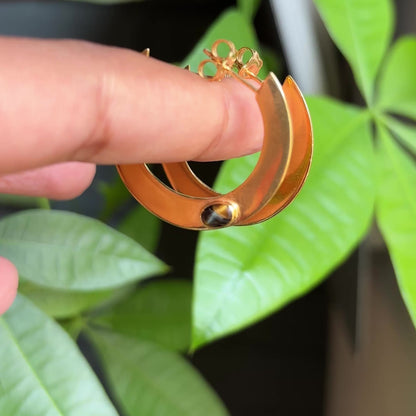 VIDEO GOLD HOOP EARRINGS WITH A SINGLE TIGER EYE GEMSTONE
